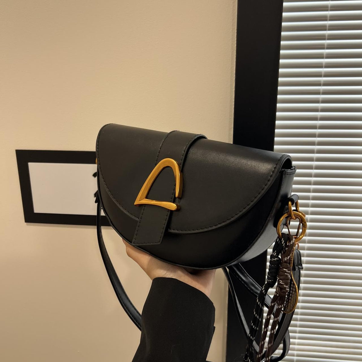 Chenova Retro Saddle Shoulder Bag
